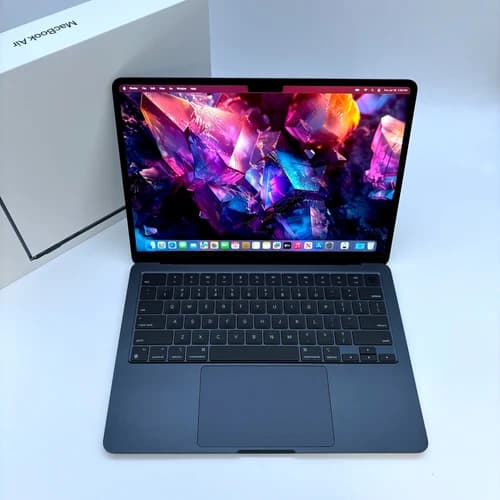 MacBook Air 13.6" M2 Chip 8GB 256GB 2022 – New Model & Fingerprint Recognition – Power Meets Elegance.