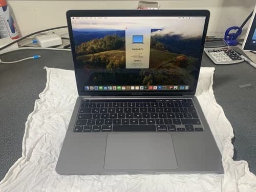 Apple MacBook Pro 13.3" (2022) – Apple M2, 8GB RAM, 256GB SSD – Next-Gen Power.